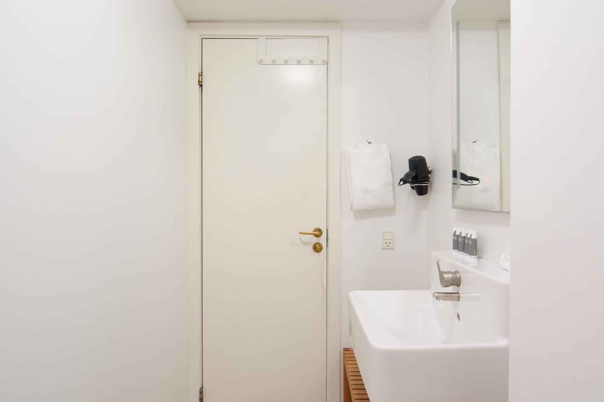 2br In Vibrant & Colourful Nyhavn København